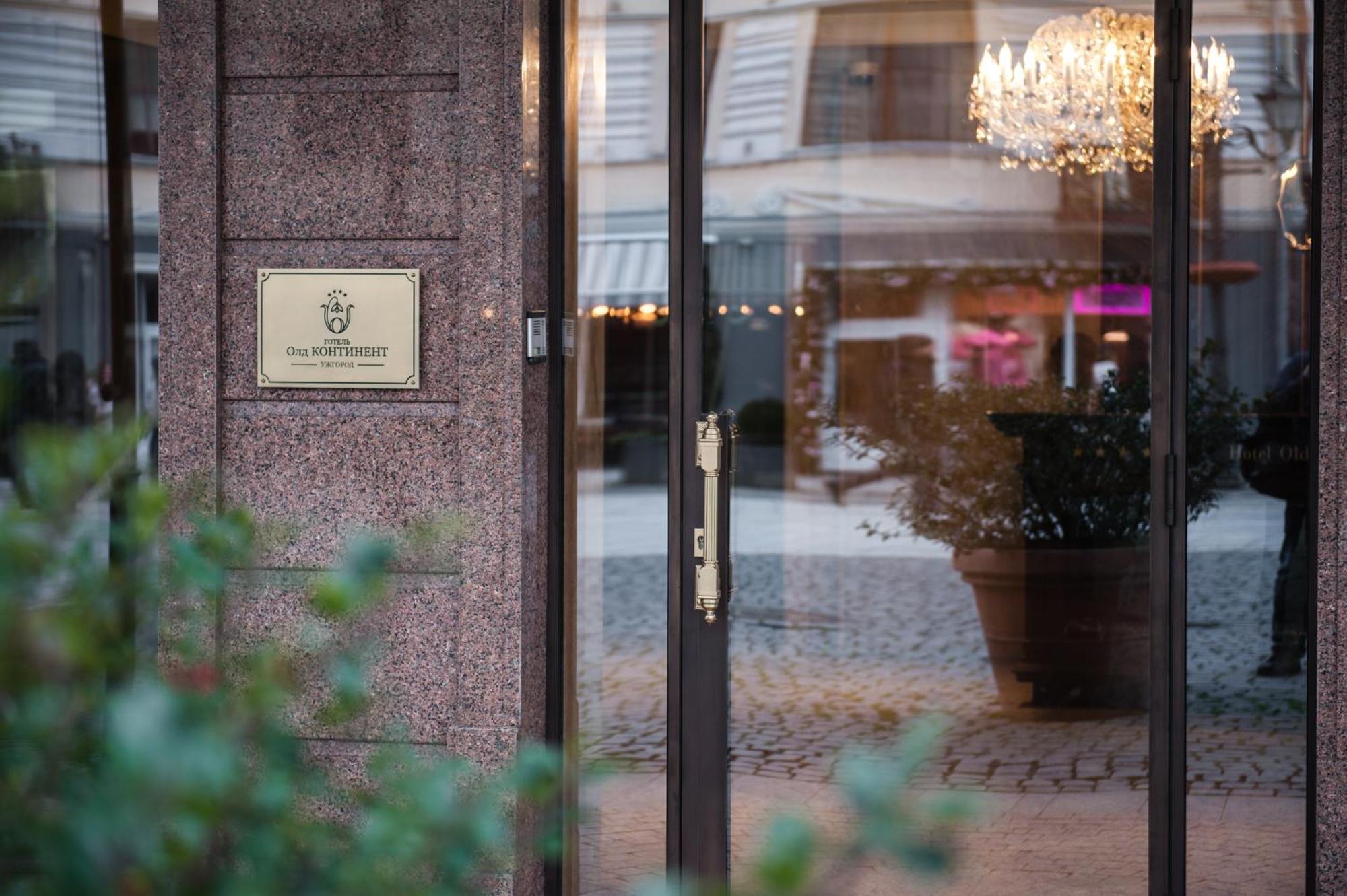 Old Continent Hotel Uzhhorod Exterior photo