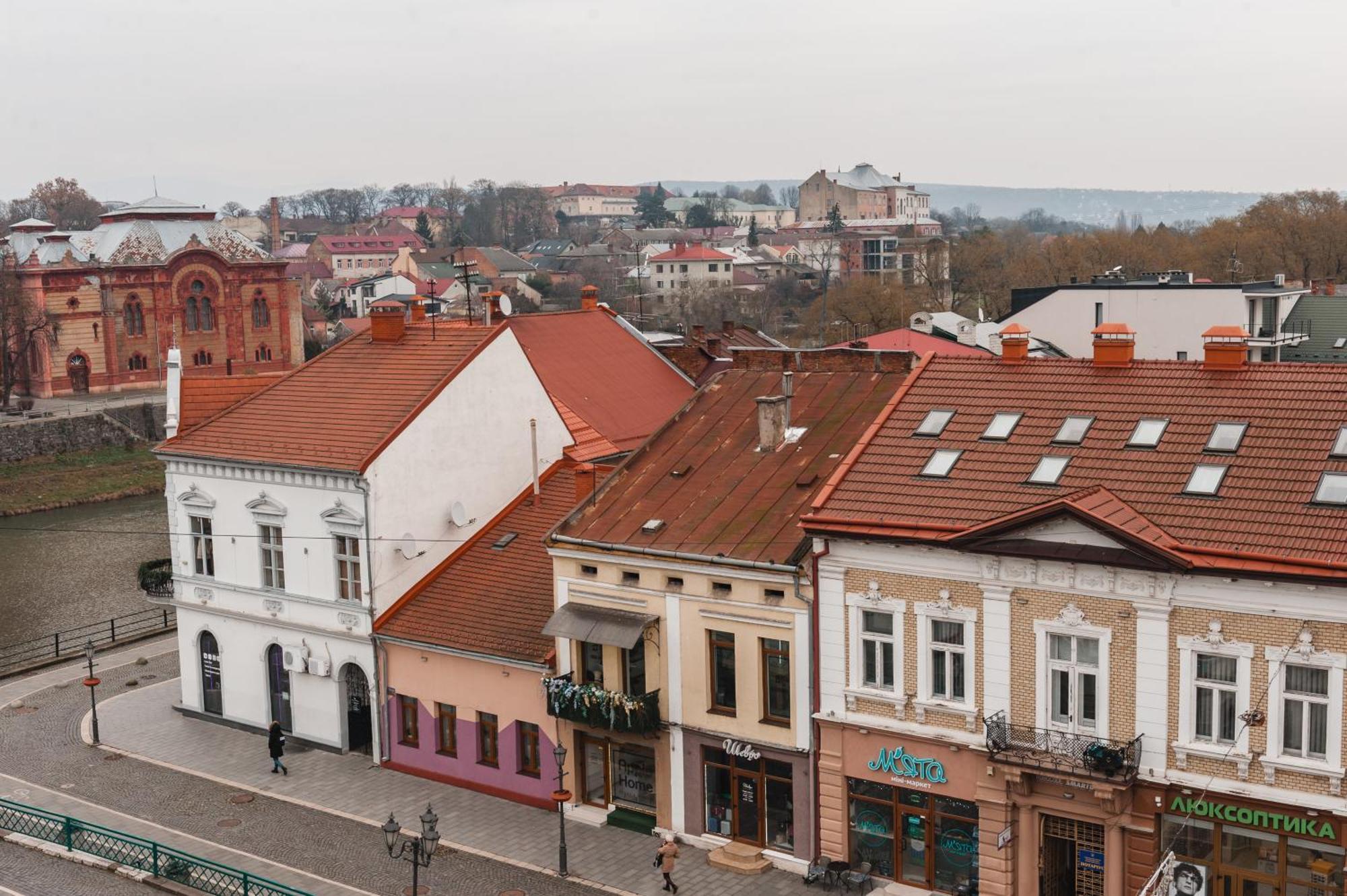 Old Continent Hotel Uzhhorod Exterior photo